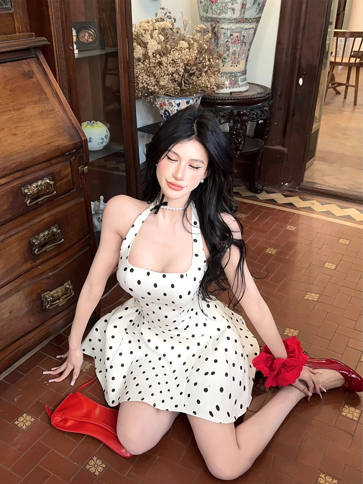 Sexy Polka Dot Halter Neck Sleeveless Dress - A-Line Flared Skirt with Keyhole Cutouts, Back Zipper Closure & Slim Fit Waist, Machine Washable Summer Party Dress for Women, Casual Wear, Strappy Neckline, Decorative Keyholes